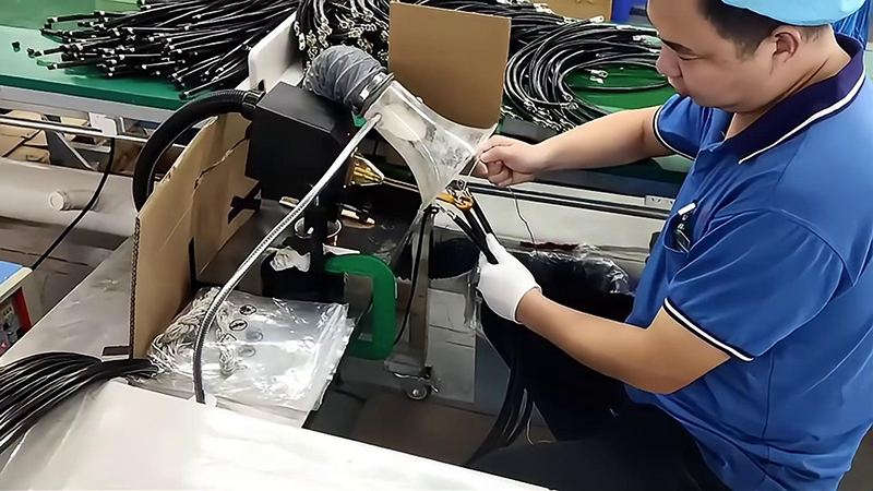高頻焊接機(jī)，輕松實(shí)現(xiàn)接線端子錫焊，讓你的工作更輕松！