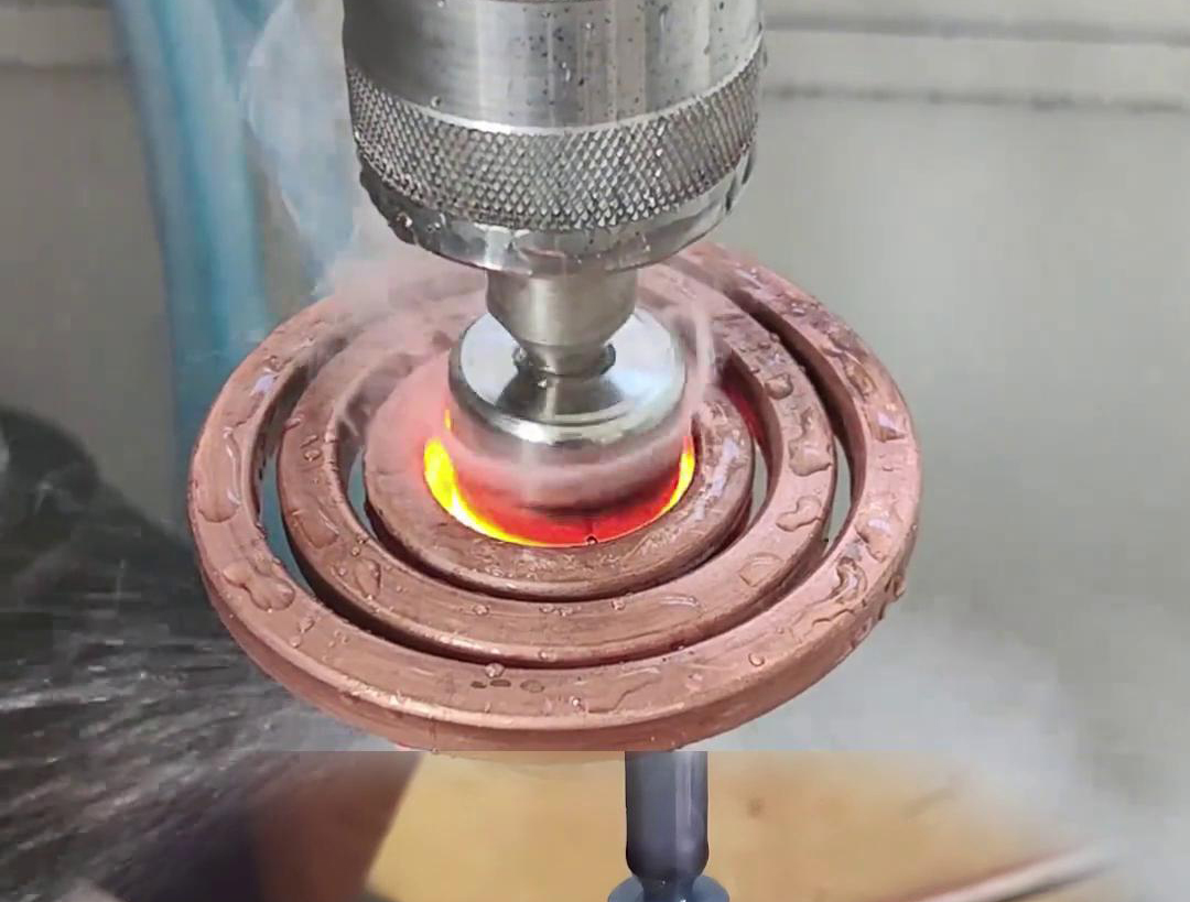 小型高頻淬火機(jī)適用于常見小型五金金屬材料的淬火熱處理(圖2) 小型高頻淬火機(jī)適用于常見小型五金金屬材料的淬火熱處理(圖2)