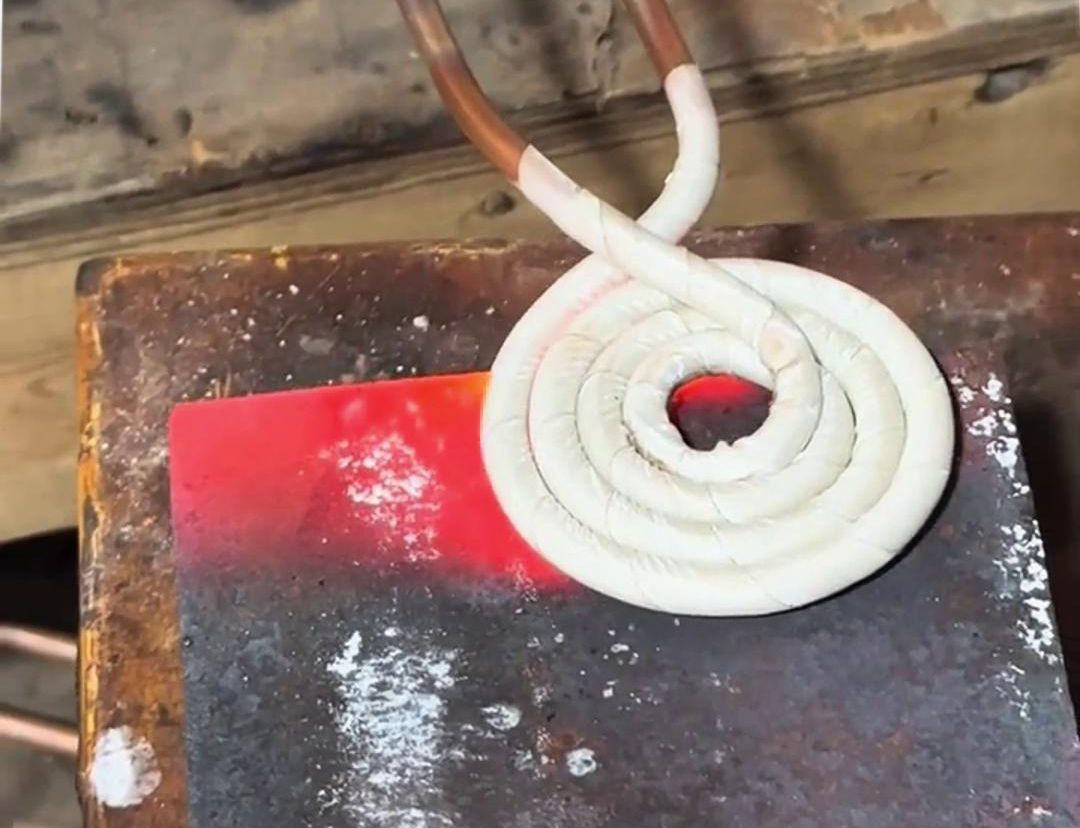 高頻加熱機(jī):類三角鐵鍬小型工具淬火熱處理的高效之選(圖3) 高頻加熱機(jī):類三角鐵鍬小型工具淬火熱處理的高效之選(圖3)