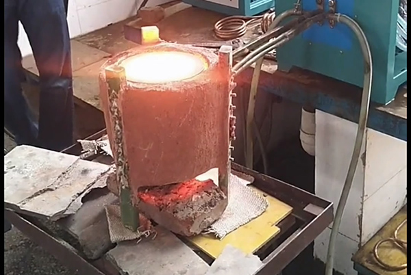 如何操作電加熱爐？