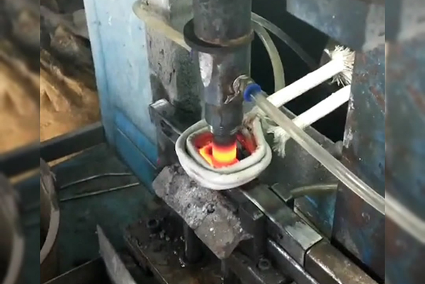 什么是中高頻感應(yīng)加熱機，中高頻感應(yīng)加熱機的特點是什么？